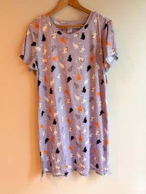 Mia & Tess Cat Print V-Neck Sleep Shirt Lavender Size Medium